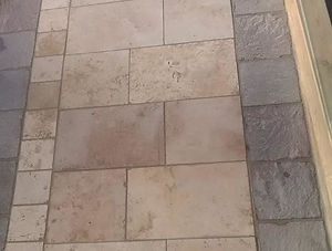 Poolumrandung mit Pflastersteinen