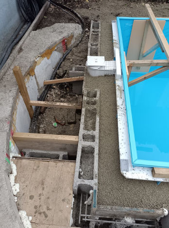 Poolumrandung mit Beton