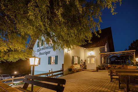 Thermenstadl bei Nacht