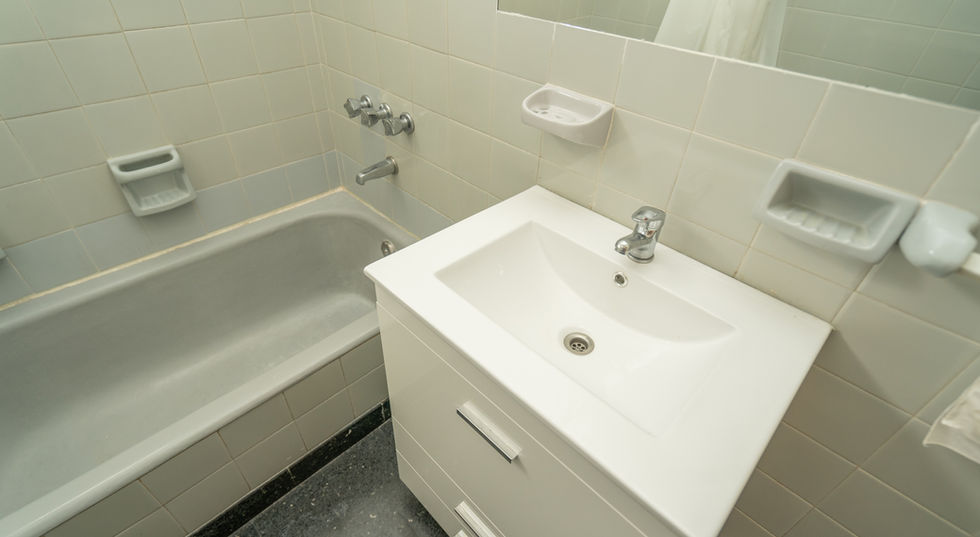 Full bathroom with bathtub in Belgrano Buenos Aires apartment