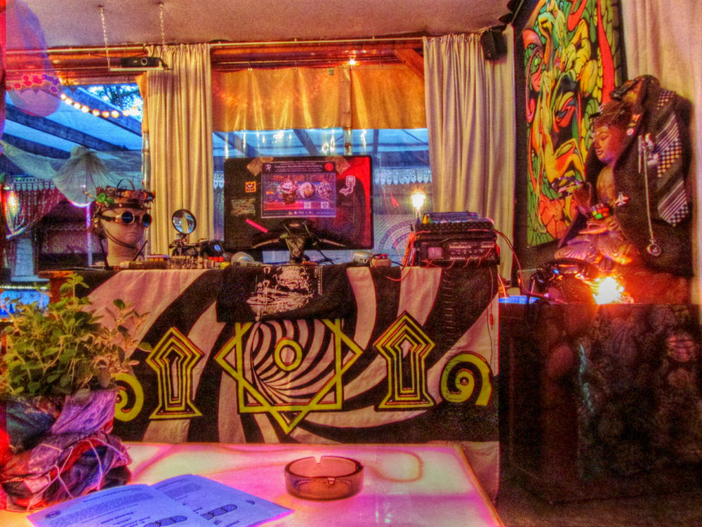 What is the dresscode at KitKat Club in Berlin and How To Get In?