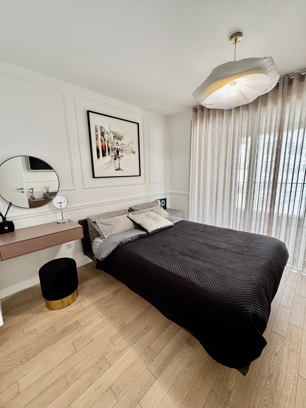 Chambre d'adolescente à Paris 15e, tableau au-dessus du lit