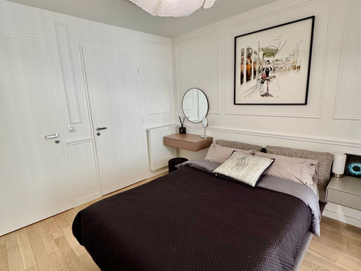 Chambre d'ado fille chic parisien avec bureau à Paris 15e