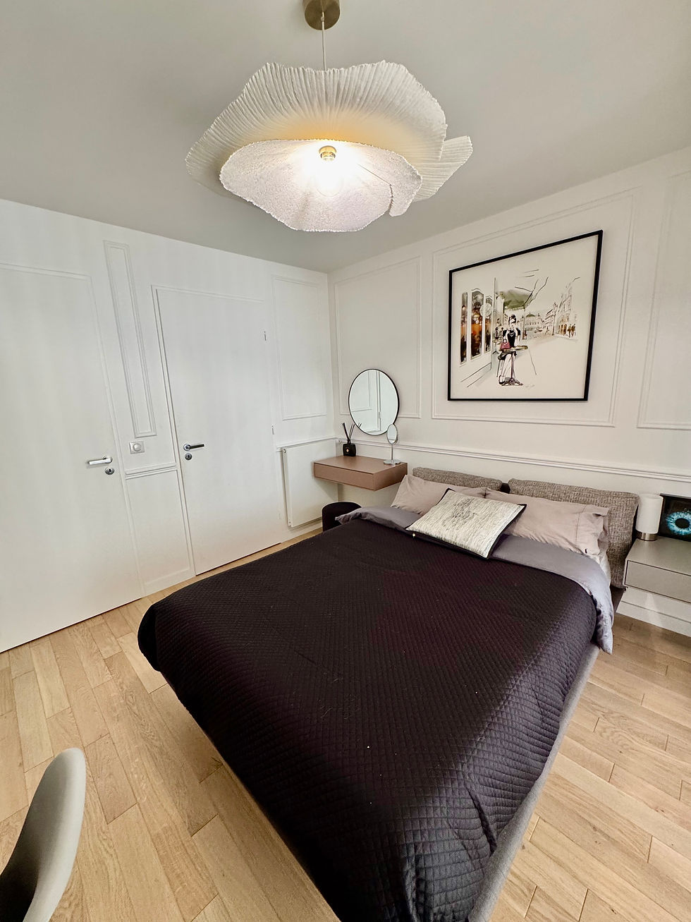 Chambre d'ado fille chic parisien avec bureau à Paris 15e
