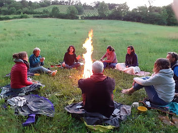 Soirée autour du feu Jeûne randonnée et yoga Drôme FFJR jeûne et marche en Nature