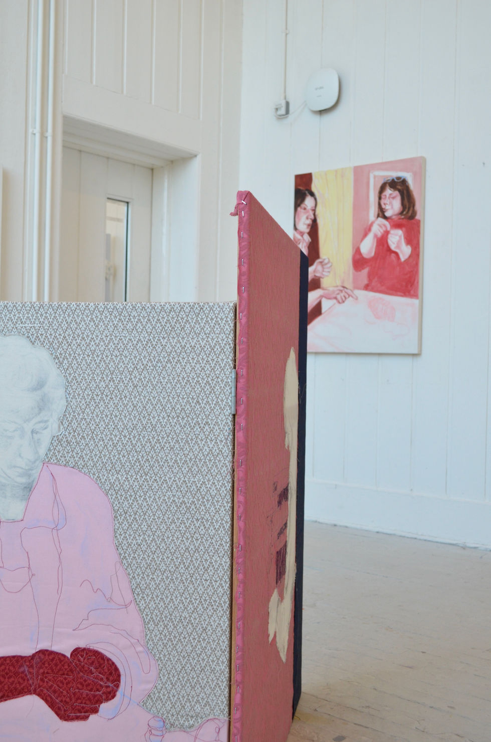 'Sheila Smith'
Reversible Draught Screen
Charcoal and Tailors Chalk on Machine-sewed Calico, Curtain, Rug and Pillowcase
130 x 56 x 122 cm
Exhibited with Daisy Arkwright