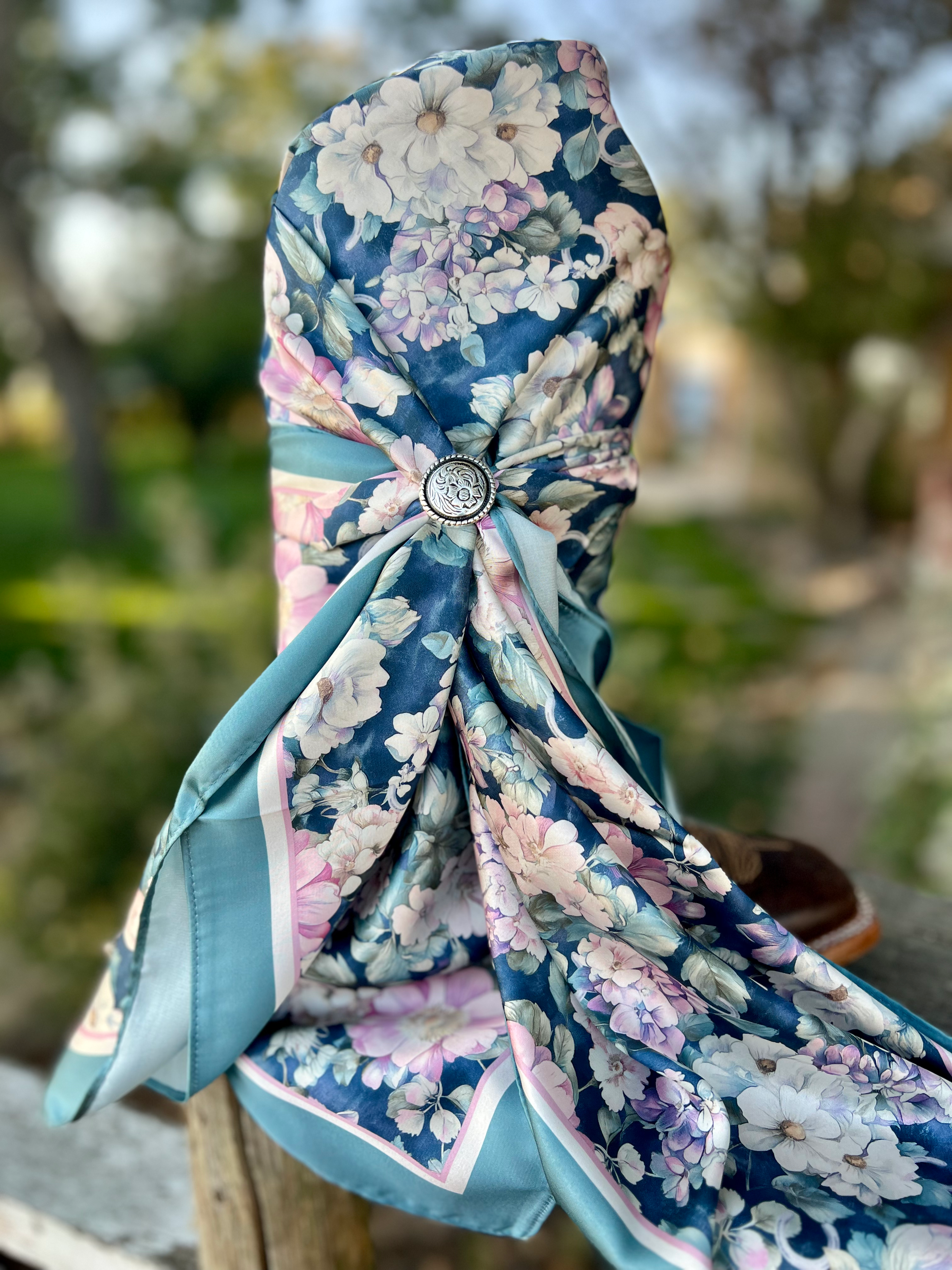 Horseshoe Garden Silk