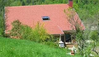 gite familial scaravella à saint maurice sur moselle. roulotte, sauna, lamas