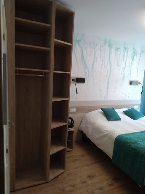 artisan menuisier HUGUEL saint maurice sur moselle. Nous opérons en Lorraine, notamment dans les Vosges (Épinal, Remiremont, La Bresse, Saint-Dié) et le nord de l’Alsace (Strasbourg).
Nous travaillons uniquement avec des bois de qualité