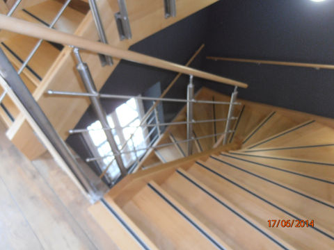 bavillers La menuiserie HUGUEL est une entreprise familiale qui existe depuis plus de 65 ans à Saint Maurice sur Moselle. Notre but est de fournir à nos clients des produits de qualité et un travail soigné. Nous sommes spécialisés dans la menuiserie intérieure et extérieure sur-mesure et travaillons avec des matériaux de qualité pour assurer des résultats durables. Nous sommes passionnés par notre métier et nous nous assurons que chaque détail soit minutieusement examiné pour garantir un travail qui dépasse les attentes de nos clients.