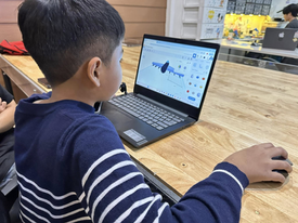 🚀 ฝึกคิด ฝึกสร้าง กับ Friend Robot Academy! 🤖✨ เวลาว่างเด็กๆ ใช้ไปกับอะไร? 📱💭 ลองเปลี่ยนจากการเล่นเกม มา สร้างหุ่นยนต์และผลงานจริง ไปกับเรา!