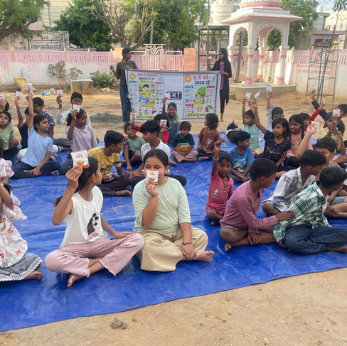 Children from a different SKT heat event show their ORS packets. 