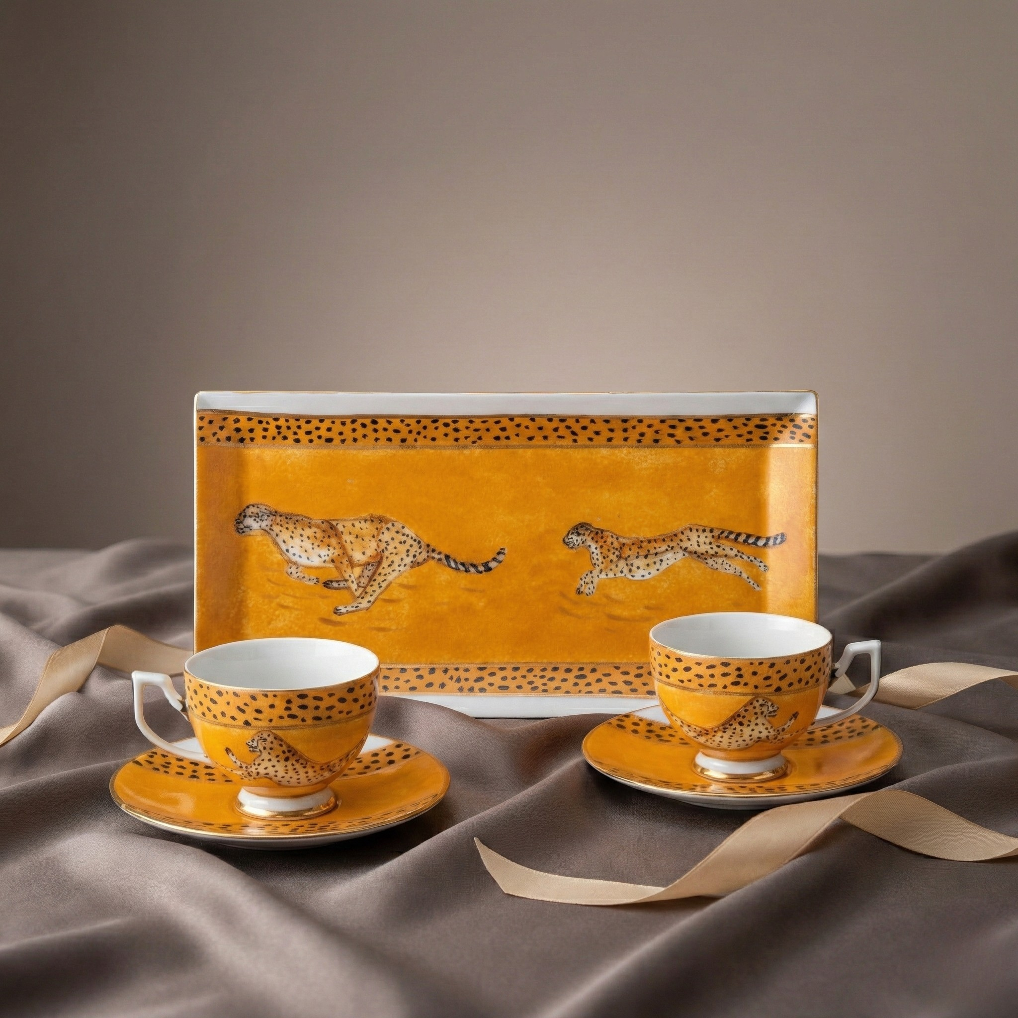 Porselen İkili Çay Fincanı ve Tepsisi