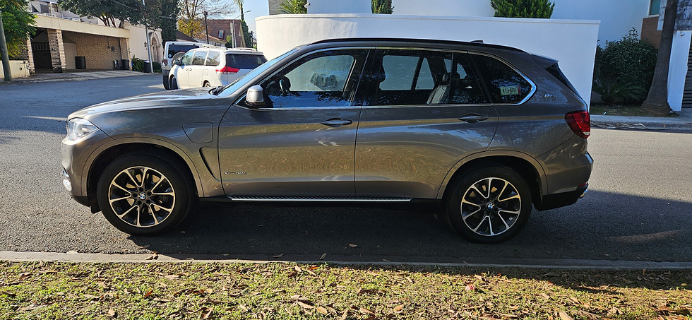 Miniatura: BMW X5 xDrive40e Excellence 2017
