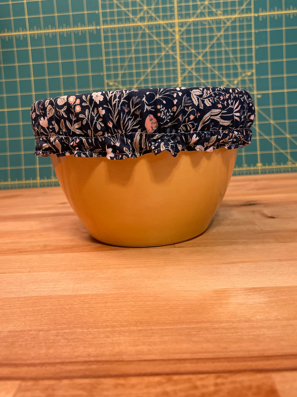 Thumbnail: M Reversible Bowl Cover