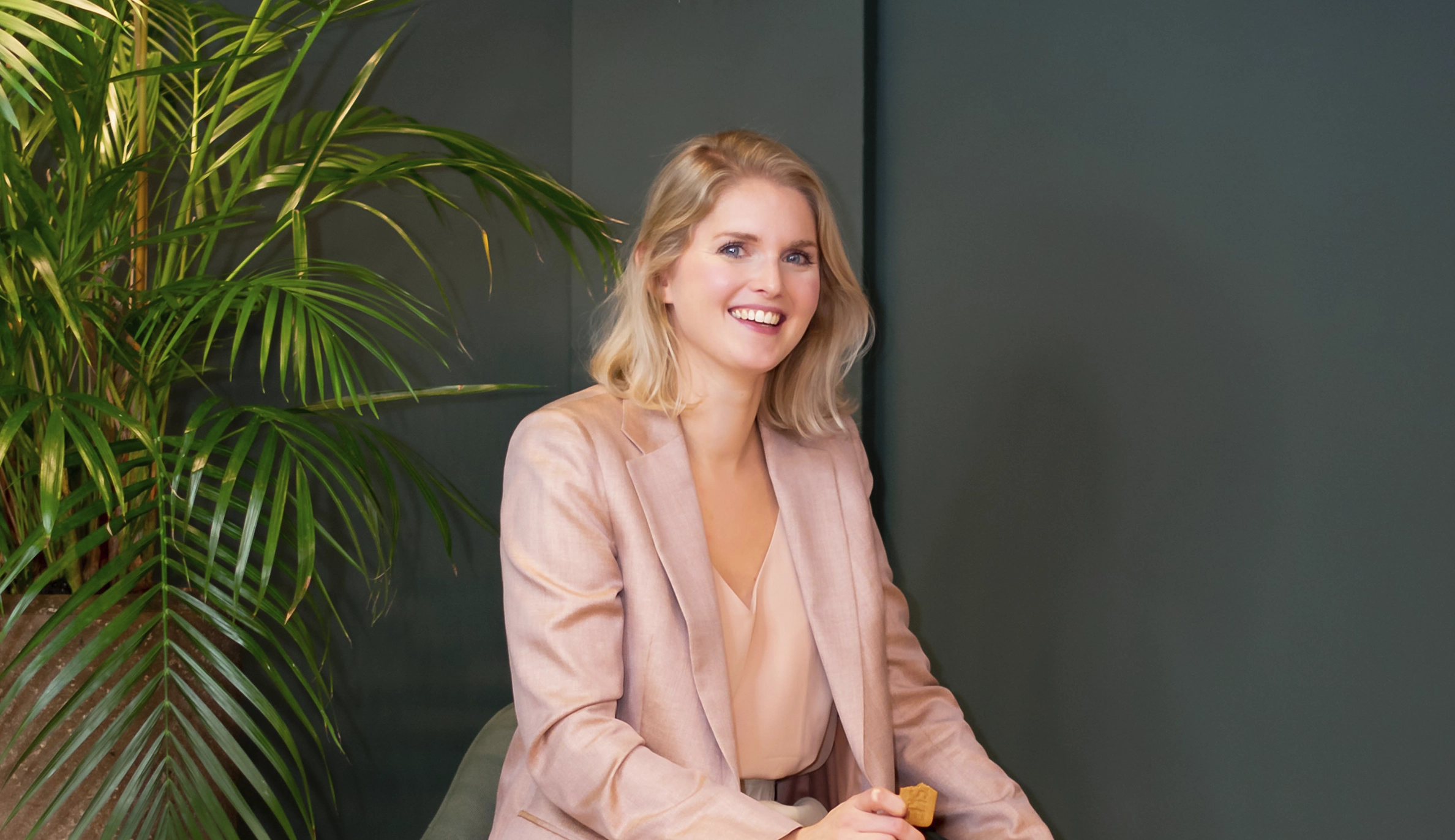 1mbMichou van Gennip X Brand Portraits 1mb-43 crop2.webp