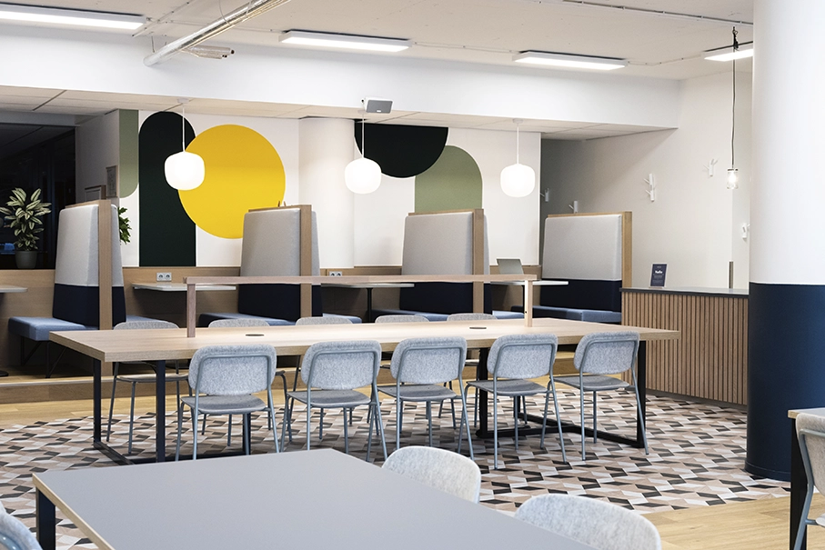the Fresh Perspective_Newday Offices Arnhem_lange tafel_interieurontwerp.webp