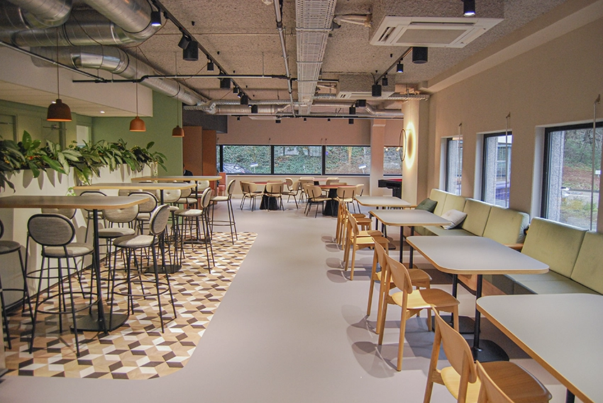 the Fresh Perspective_Newday Offices Amsterdam_Hoge en lage tafels_Michou van Gennip_Inter