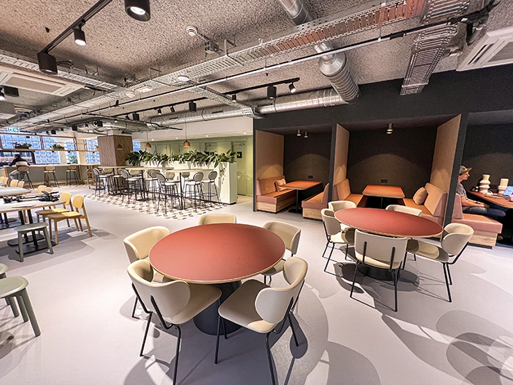 the Fresh Perspective_Newday Offices Amsterdam_Losse tafels_Michou van Gennip_Interieuront