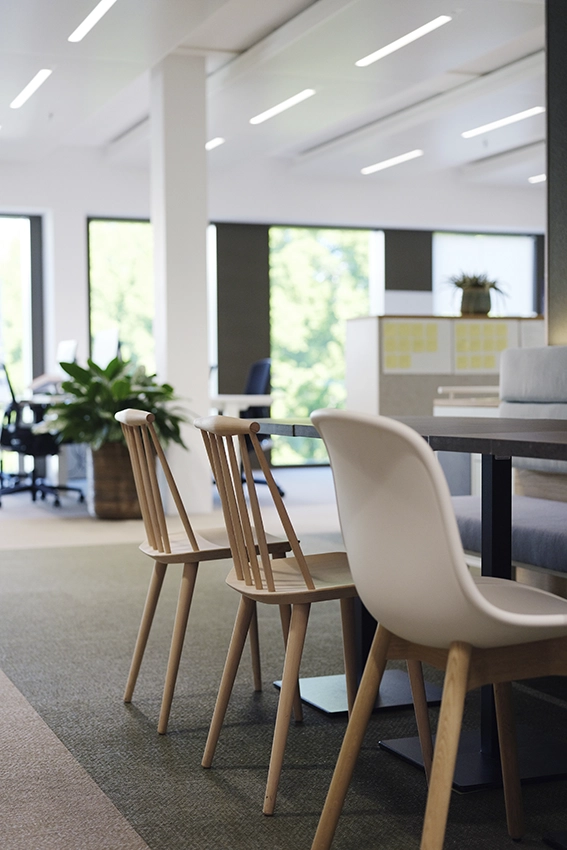 the Fresh Perspective_Garage_social space_interieurontwerp_stoelen.webp