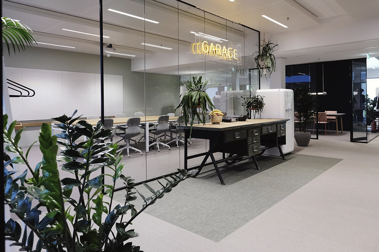 the Fresh Perspective_Garage_social space_interieurontwerp.webp