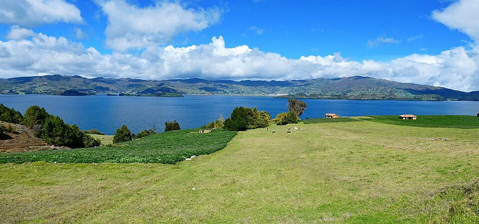 Lago_de_Tota.jpg