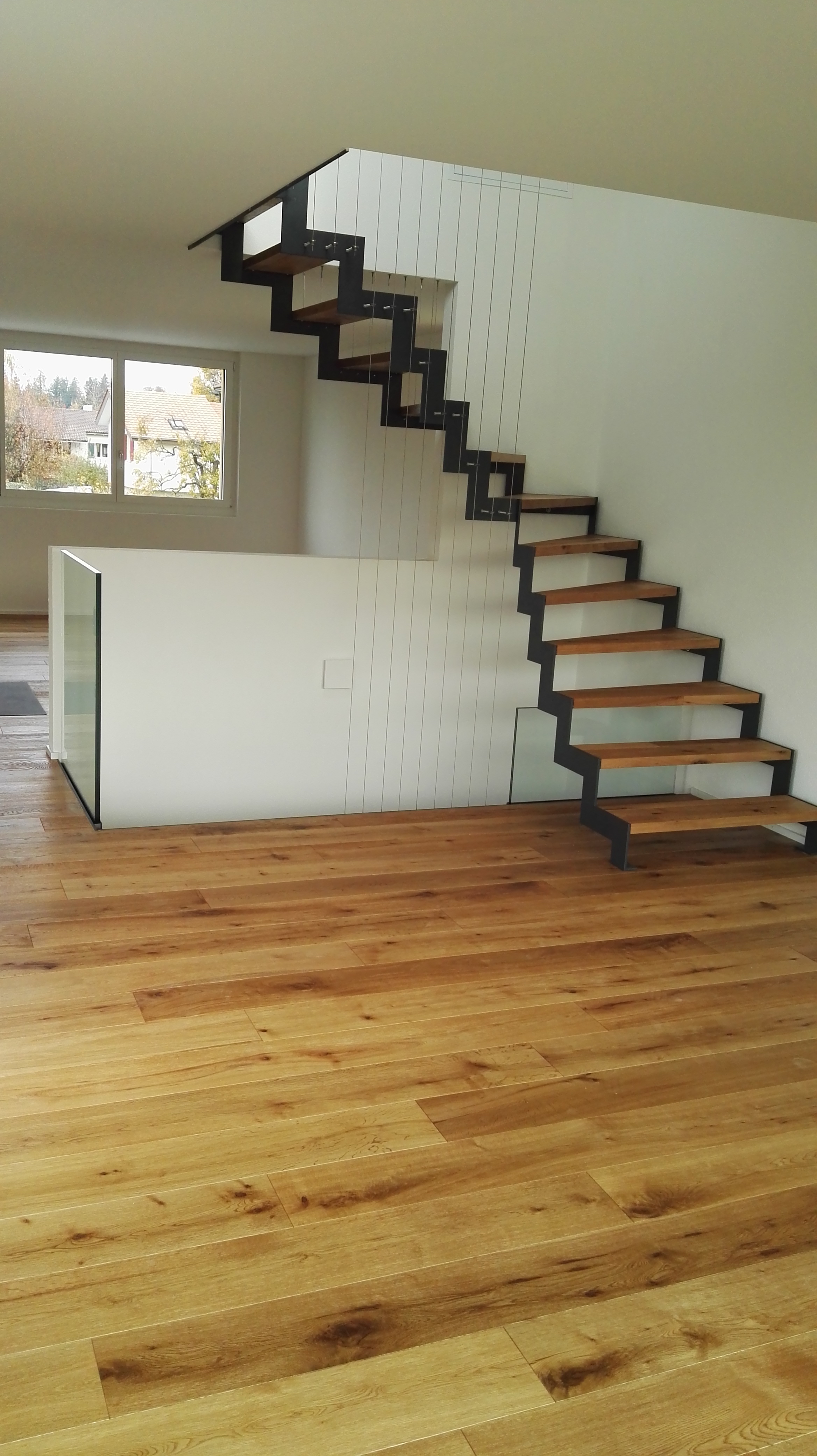 Treppe aus Metall und Holz