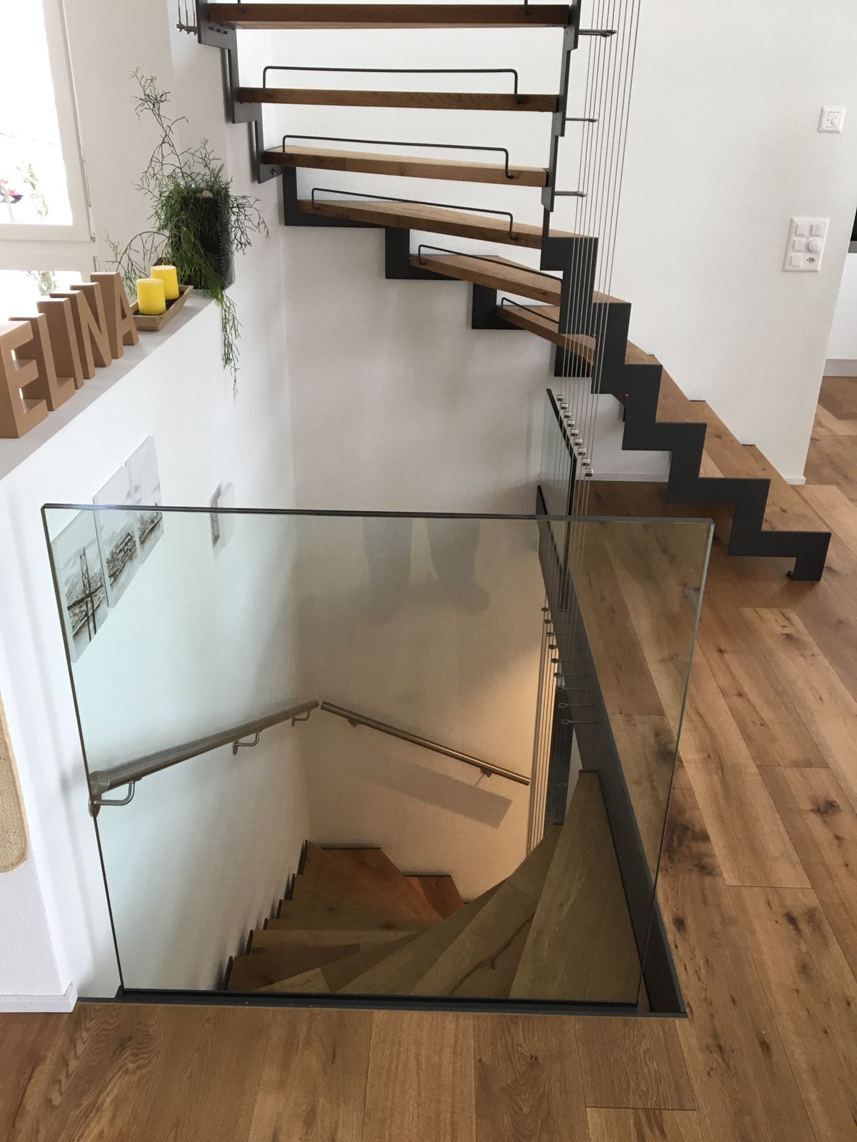 Treppe aus Metall und Holz