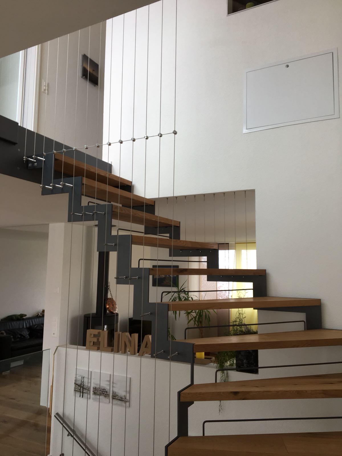 Treppe aus Metall und Holz