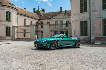 Aston Martin DB12 Coppet