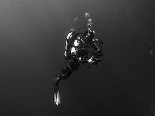 Can solo scuba diving be safe?