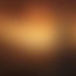 Femme regardant l'horizon d'un paysage sauvage