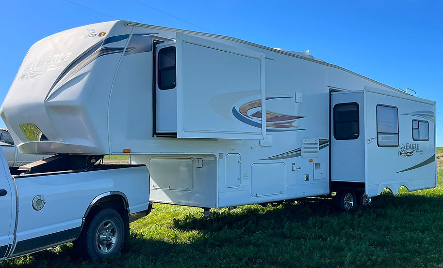 A Henrisken JayCo camper.jpg