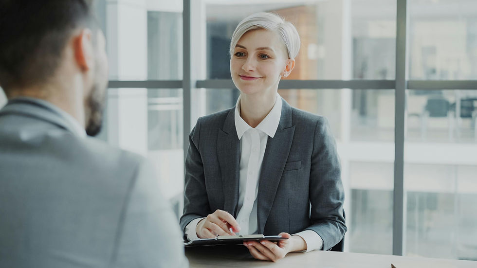 Jeunes femmes d'affaires