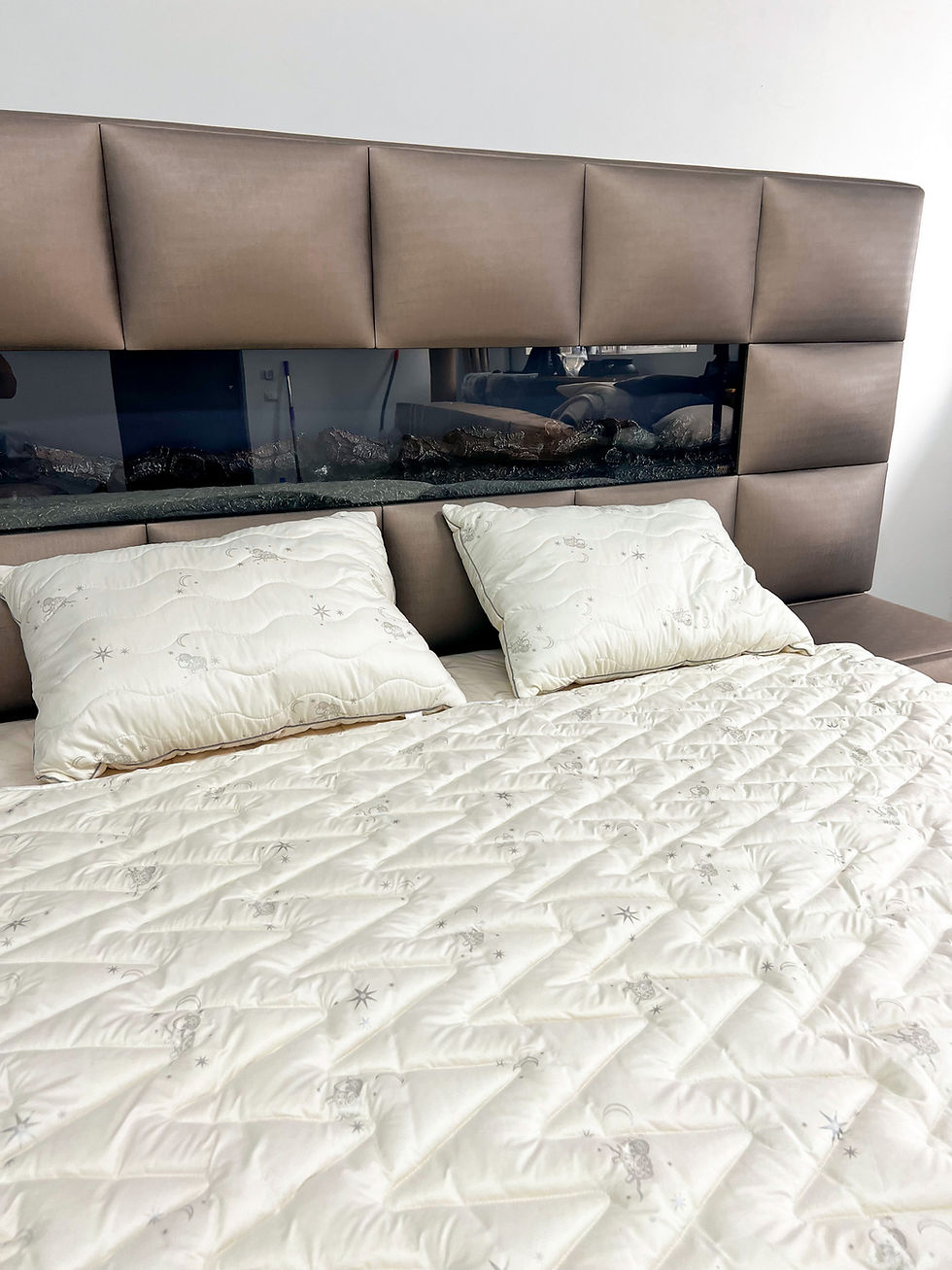 Прев'ю: Подушка Beige Lamba коричневий кант
