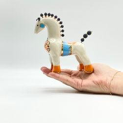 Small horse sculpture