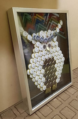 Buo elaborado con fichas de cerveza enmarcado