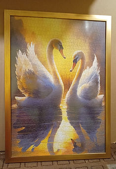 Rompecabezas en marco dorado