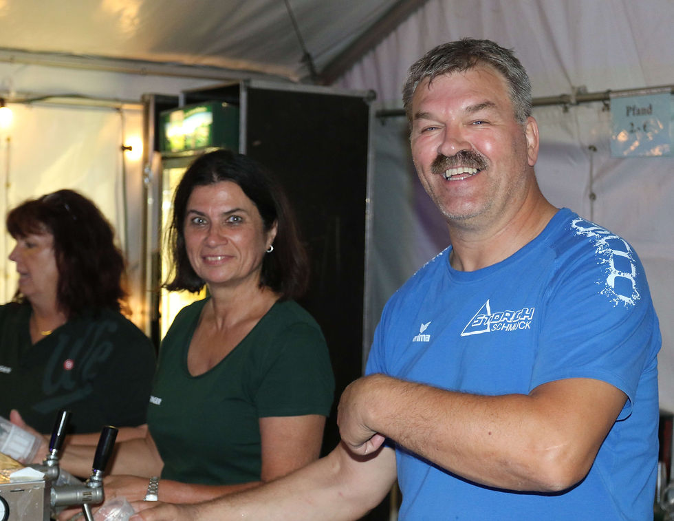 Vereinsfest, wo der Vorsitzende Jens Berndt noch selbst am Bierhahn steht und ausschenkt.