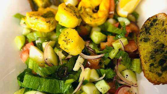 Salad with scallops and scampi