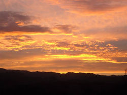 El Sol por detrás de los Cerros