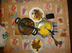 Polenta, carne picadinha y legume
