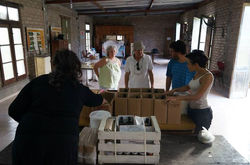 Preparando las cestas de productos