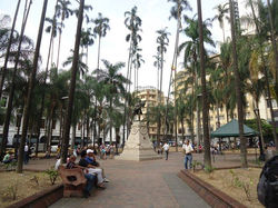Facebook - Por las calles del Centro Historico
Plaza Caicedo
Cali - Colombia