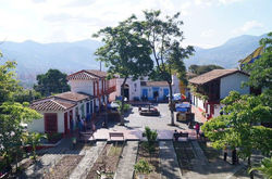 Facebook - Pueblito Paisa - donde todo empezó en la historia de Medellin..jpg
