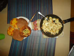 CUENCA - Panes con huevo y queso.JPG
