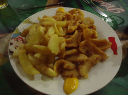 Chicharrones de Pescado y papas