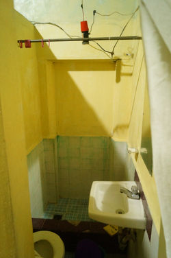 Baño y Regadera en Pensión_Oriental