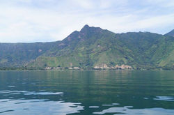 Lago Atitlán y Cerro Nariz de Indio