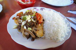 Almuerzo- Lomo Saltado, arroz, papas
